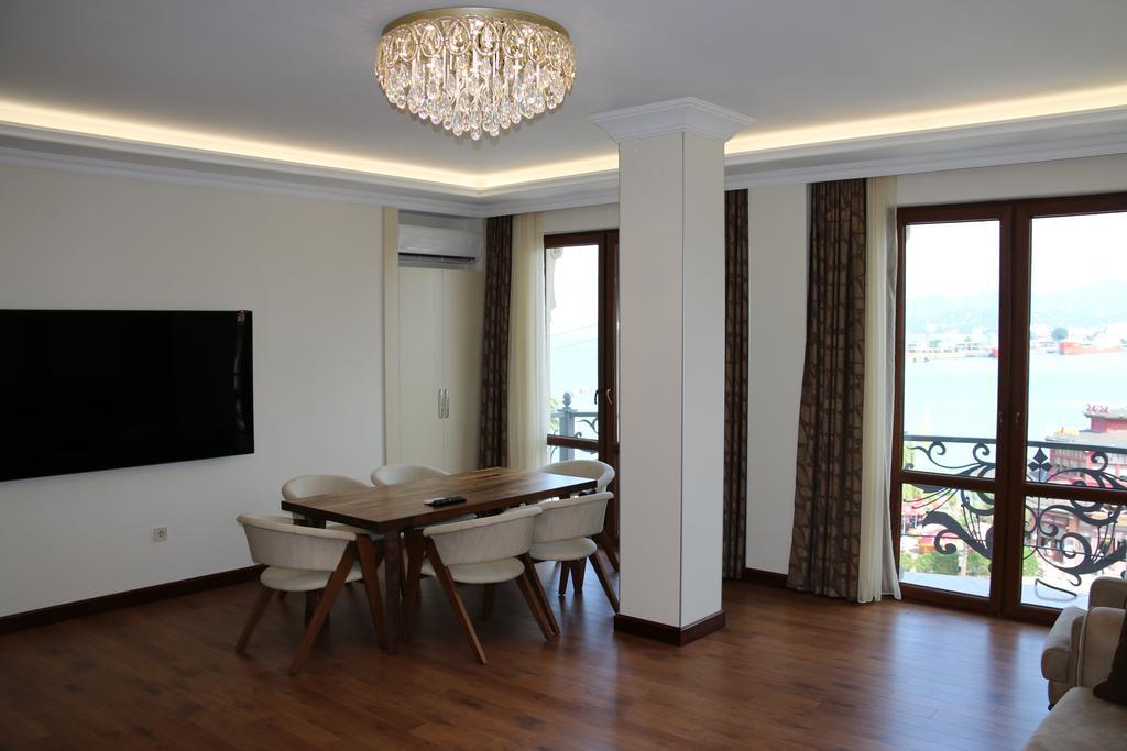 Odisea Apart Hotel Batumi Ngoại thất bức ảnh